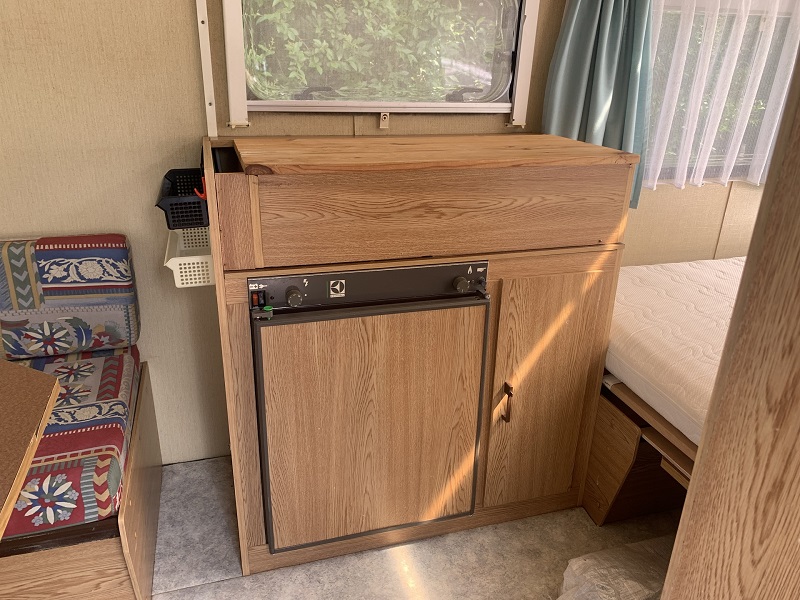 Foto 02, Kip Kompact 400KK uit 1983